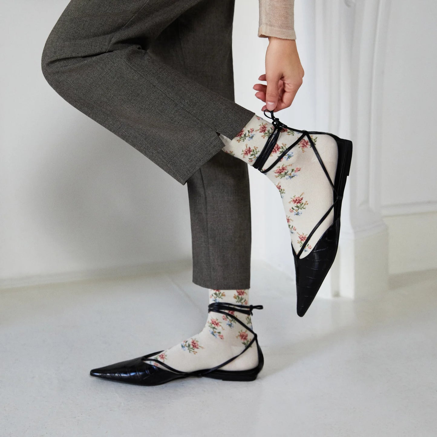 Les Fleurs – Women's Socks in Ecru Cotton