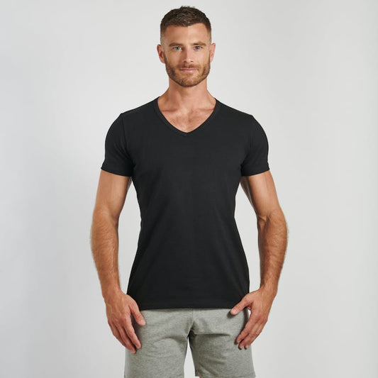 Black t-shirt V-neck - Essential